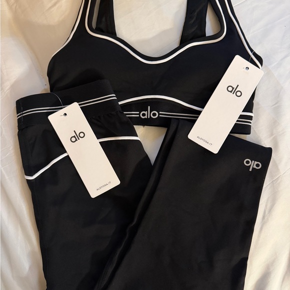 ALO Yoga Black Set - Picture 2 of 4